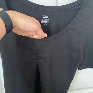 Levis black top with scrunch